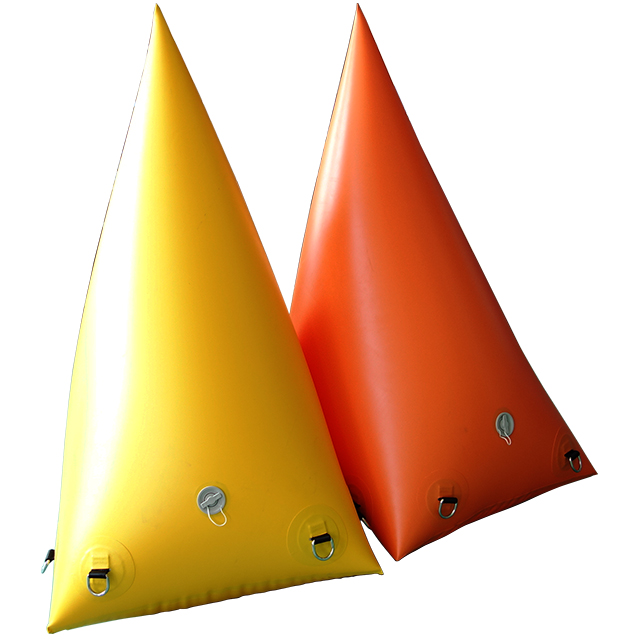 Factory wholesale price inflatable triangle buoys water race marker